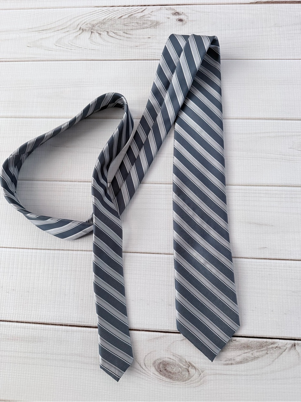 Stafford Gray and White Diagonal Stripe Men's Tie